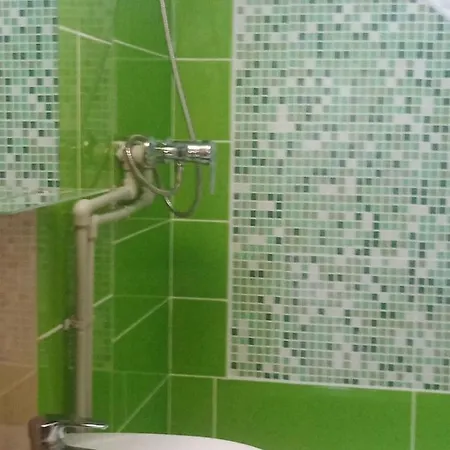 House 2 уч фальчі вул першого травня буд 5 Apartment Mykulychyn