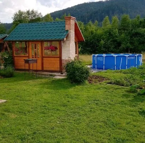 House 2 уч фальчі вул першого травня буд 5 * Mykulychyn